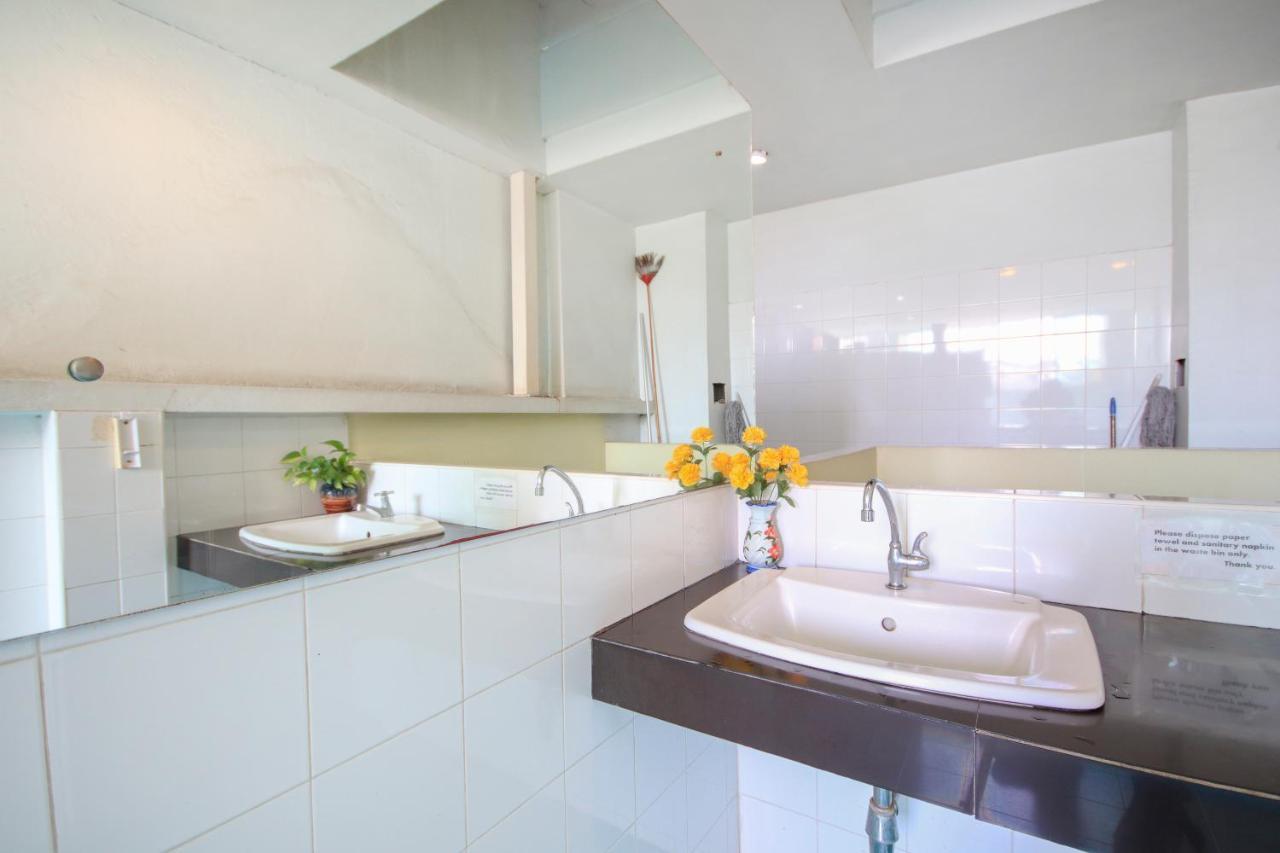 Oyo 1054 Phuket Backpacker Hostel الغرفة الصورة