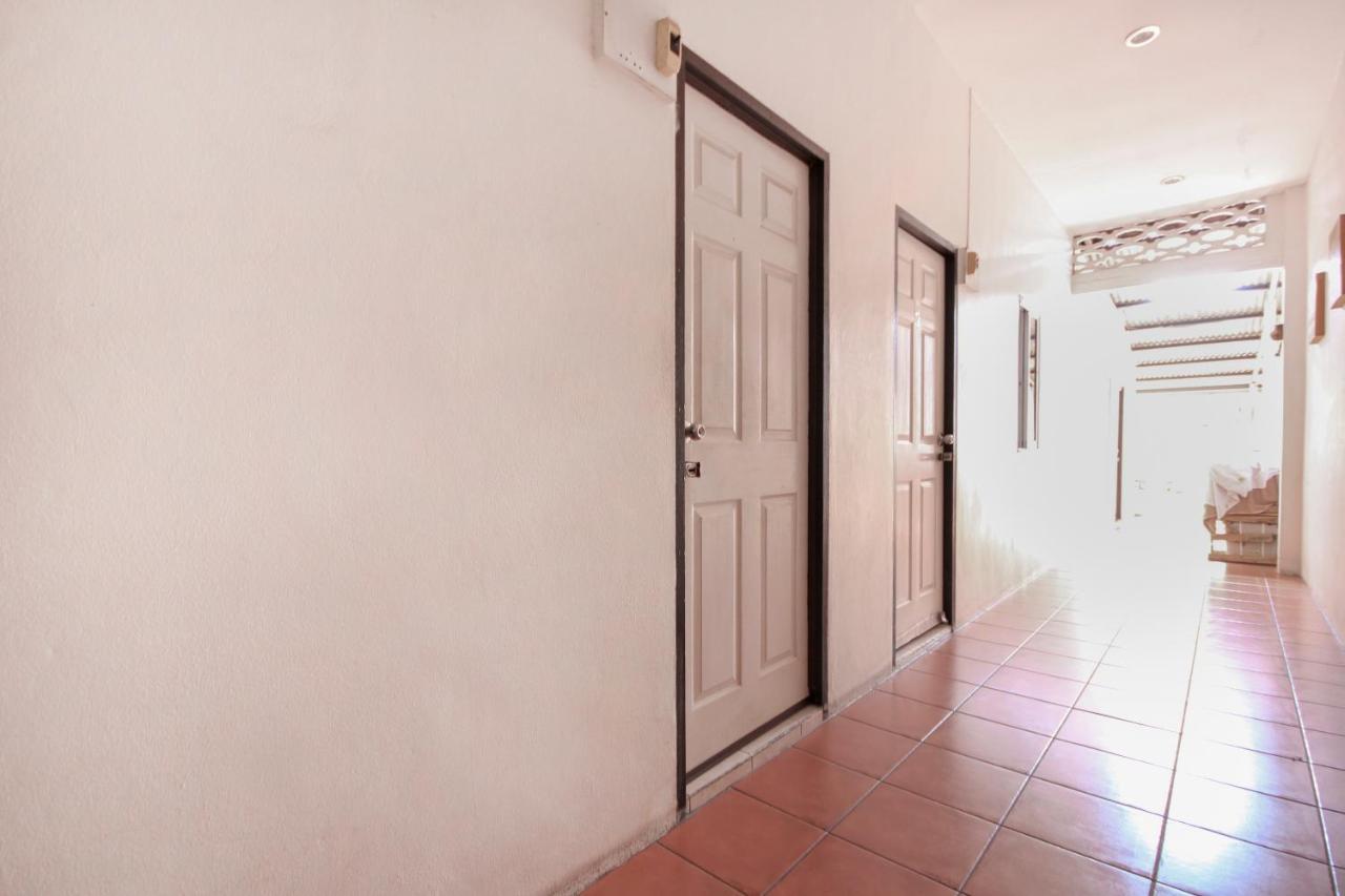 Oyo 1054 Phuket Backpacker Hostel المظهر الخارجي الصورة