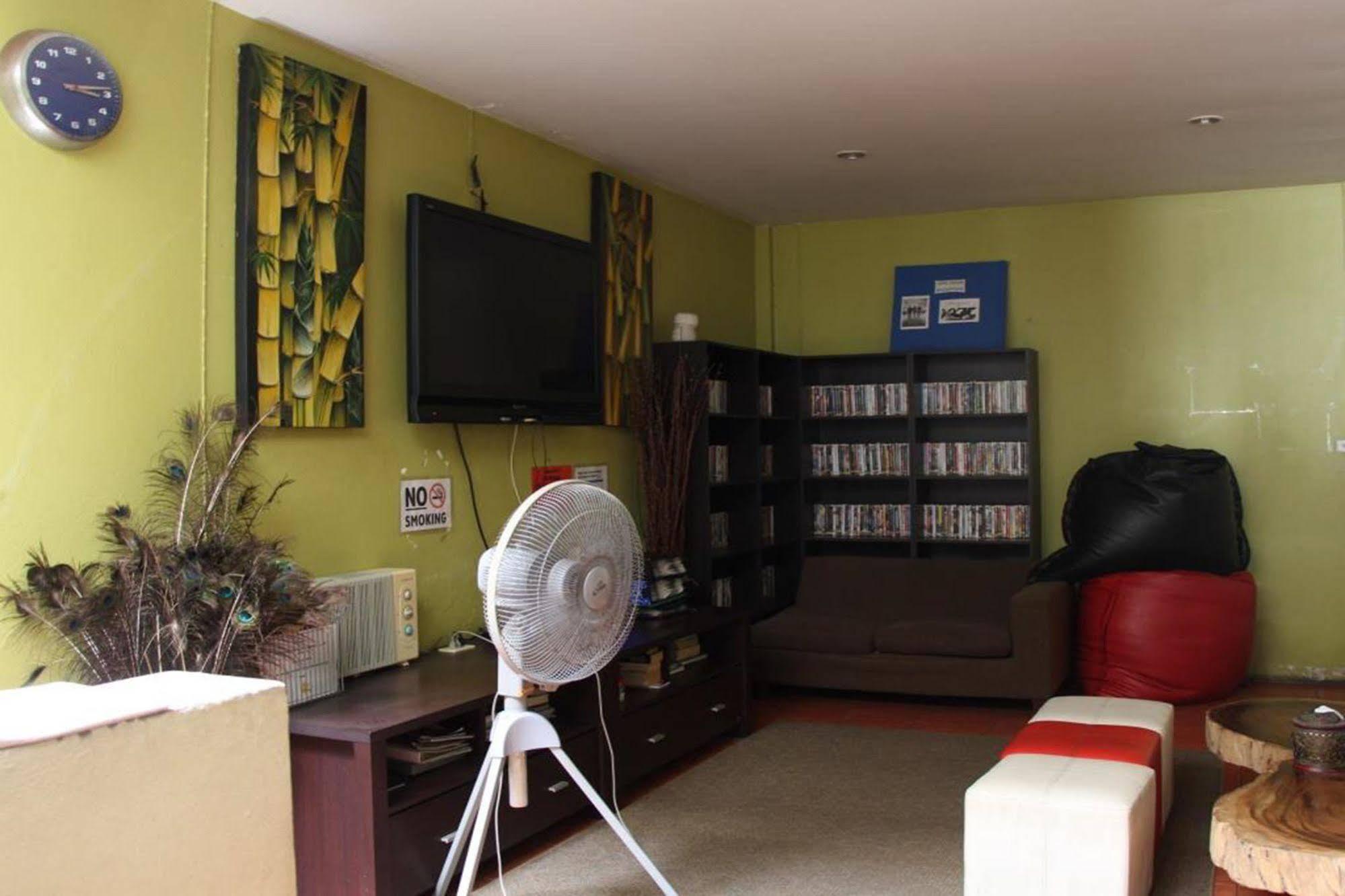 Oyo 1054 Phuket Backpacker Hostel المظهر الخارجي الصورة