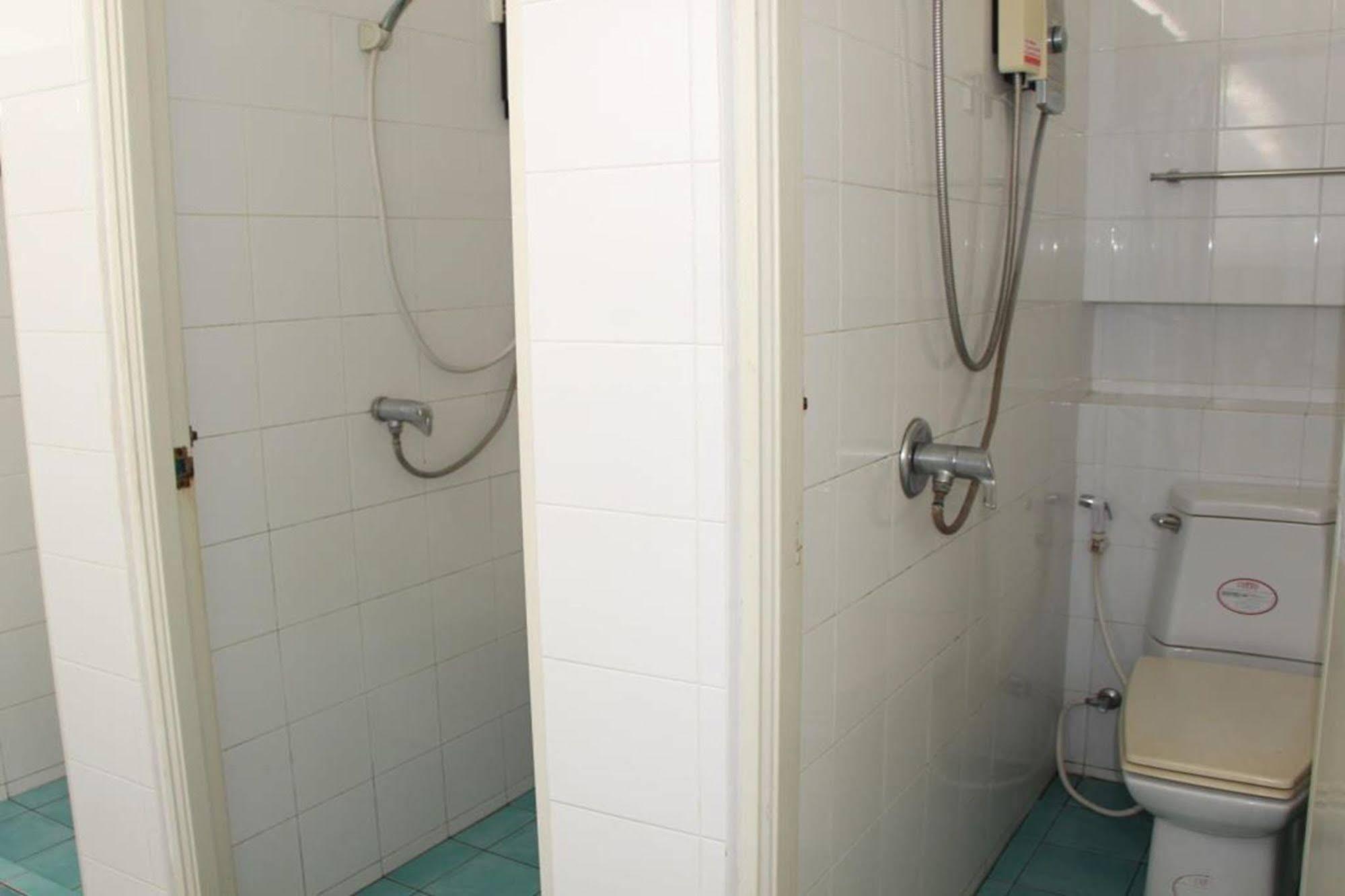 Oyo 1054 Phuket Backpacker Hostel المظهر الخارجي الصورة