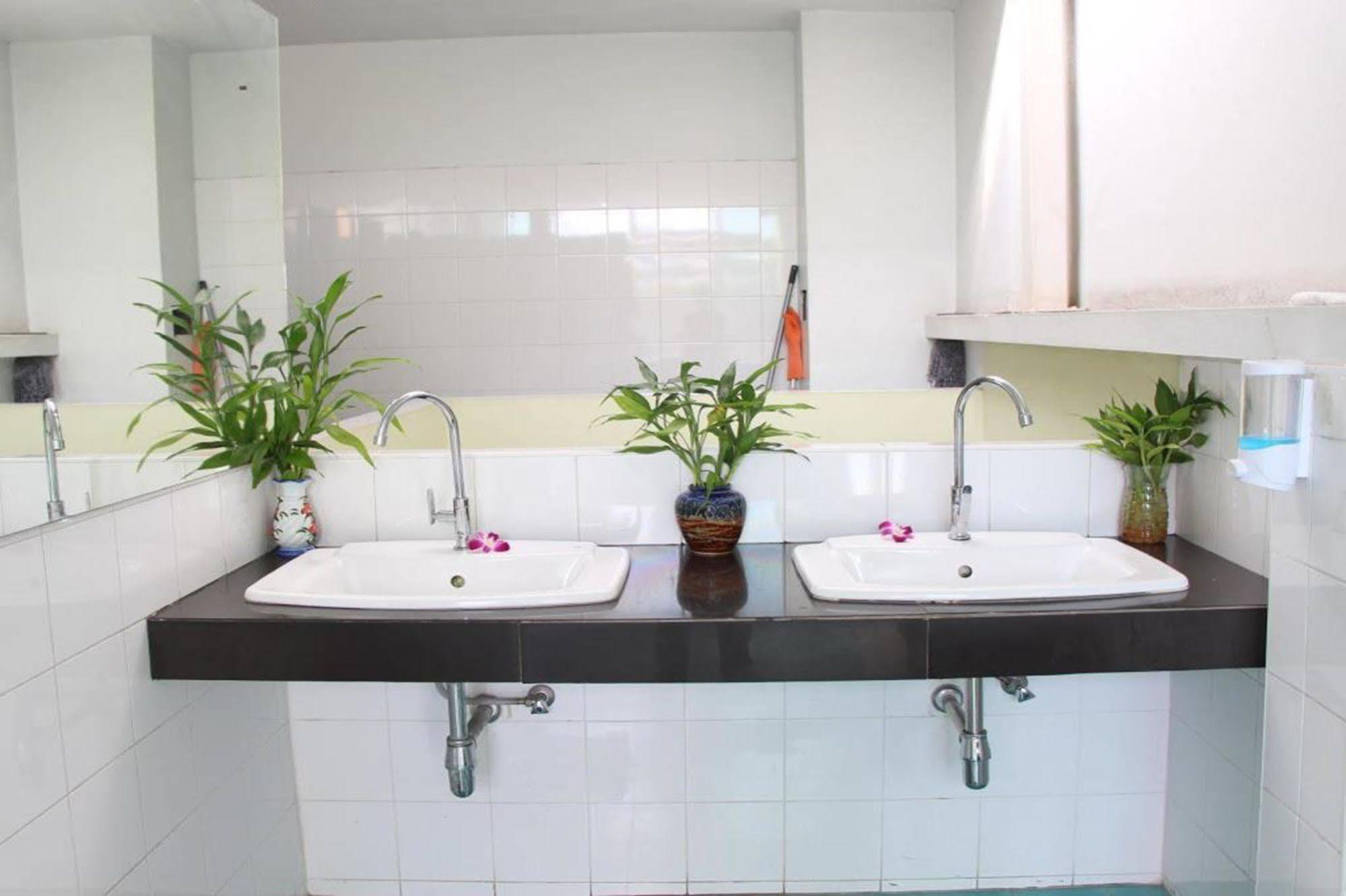 Oyo 1054 Phuket Backpacker Hostel المظهر الخارجي الصورة
