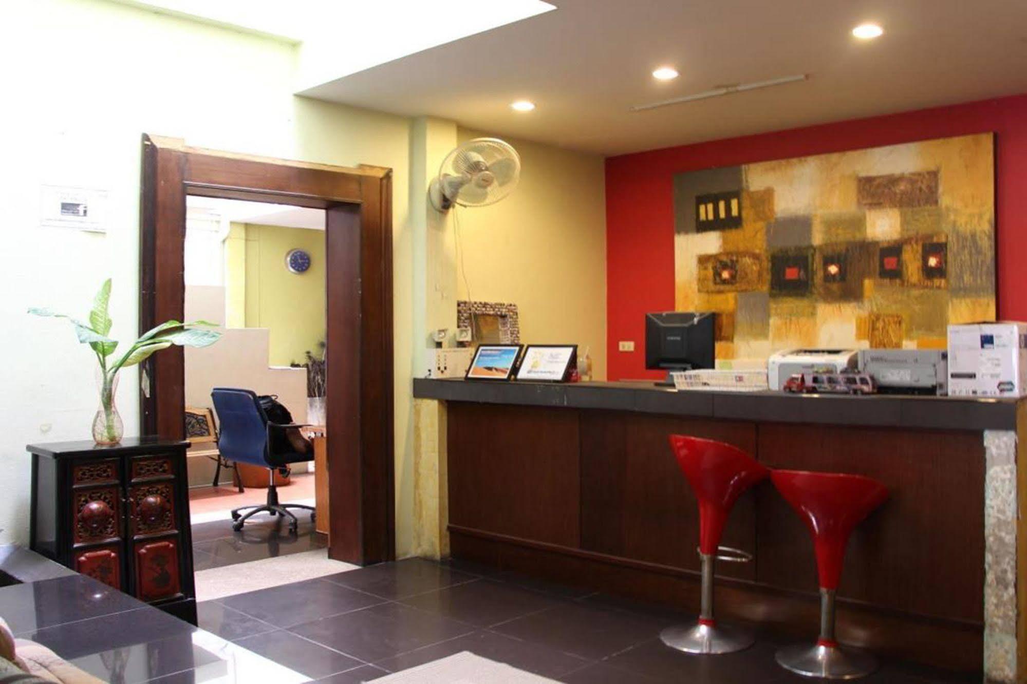 Oyo 1054 Phuket Backpacker Hostel المظهر الخارجي الصورة
