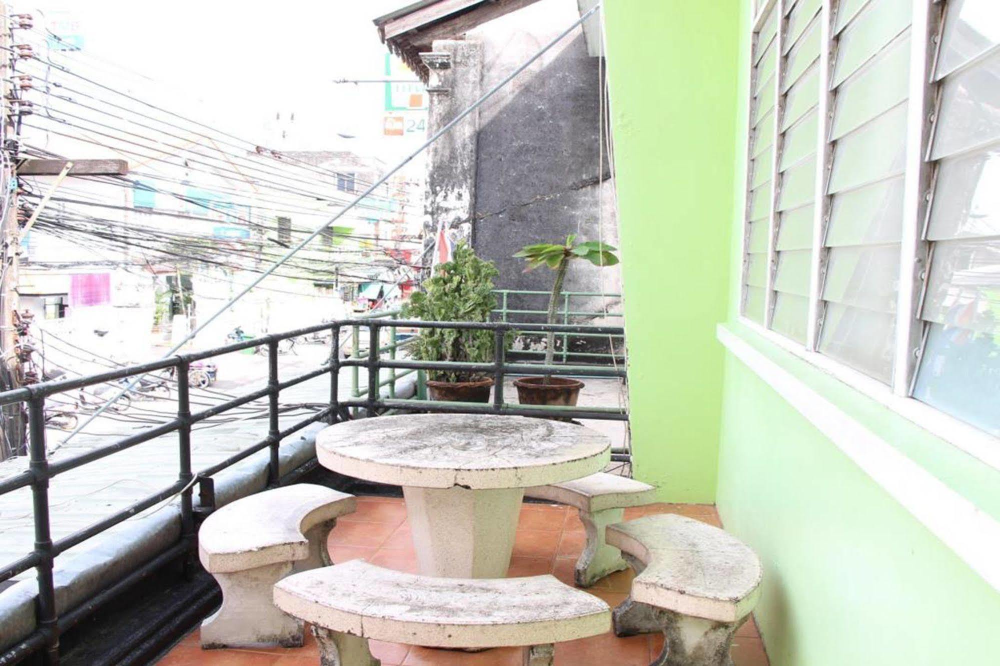 Oyo 1054 Phuket Backpacker Hostel المظهر الخارجي الصورة