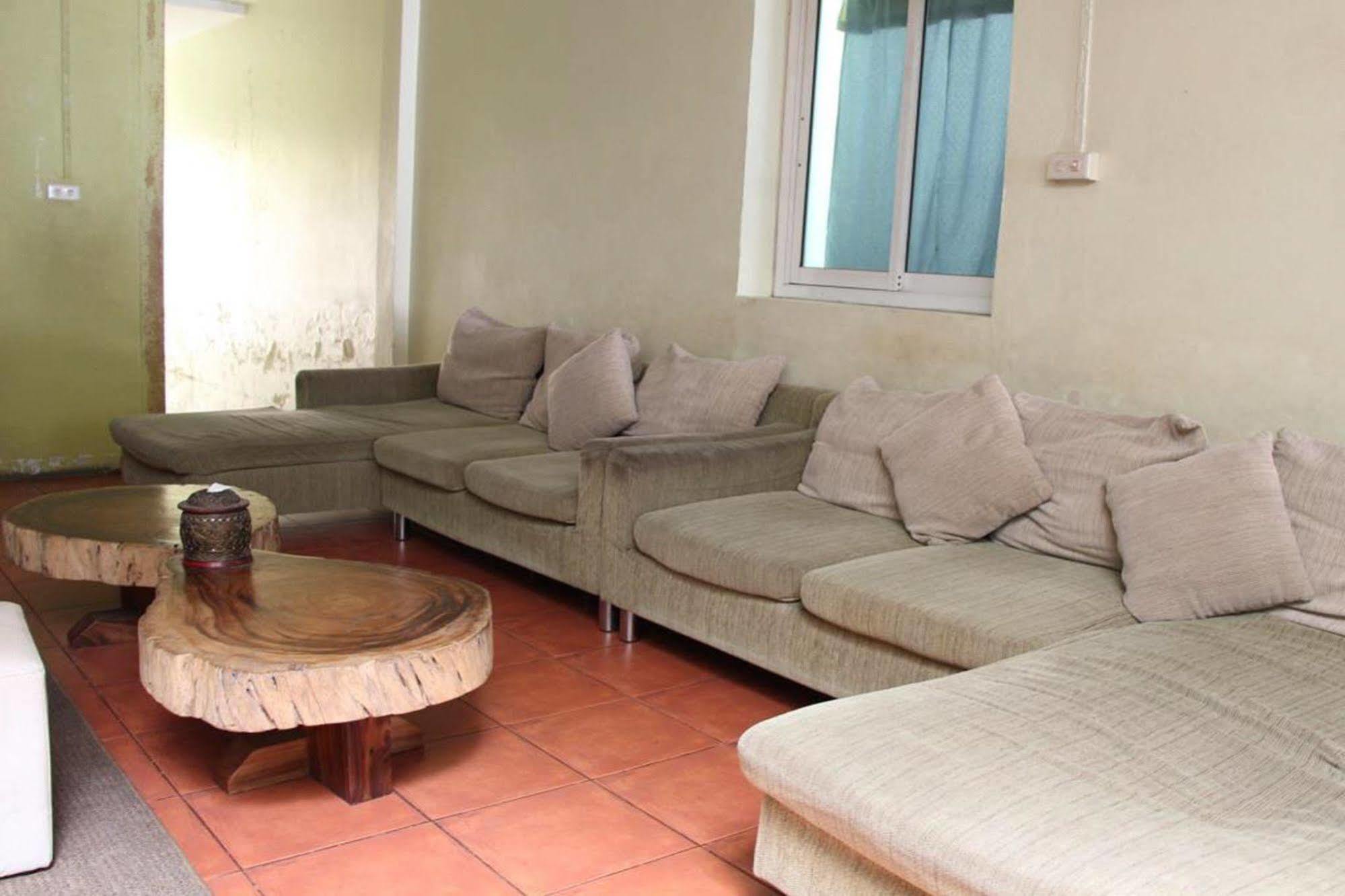 Oyo 1054 Phuket Backpacker Hostel المظهر الخارجي الصورة